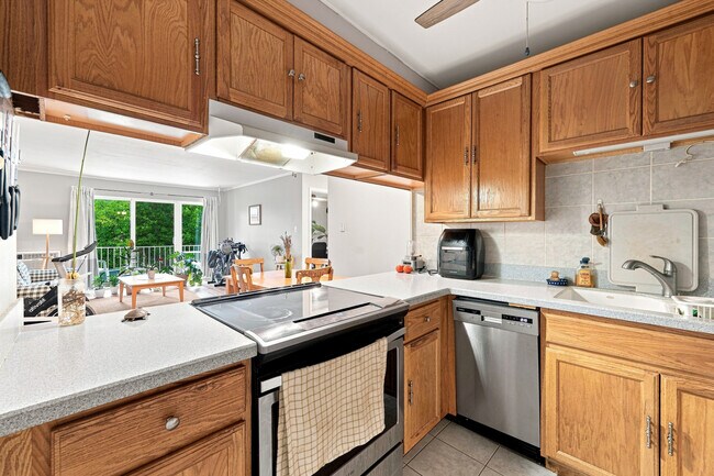 Building Photo - 5115 Blodgett Ave