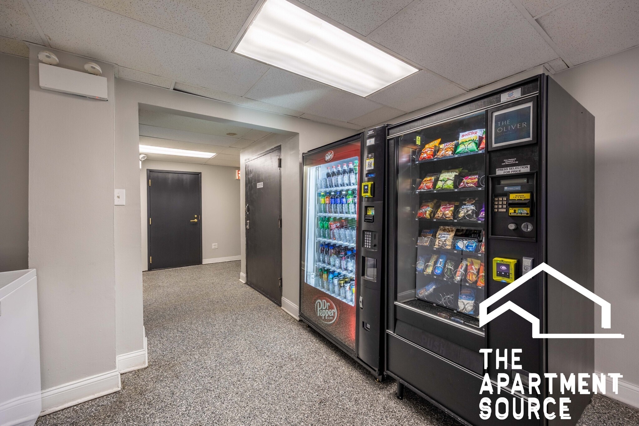 Building Photo - 1140 N La Salle Dr