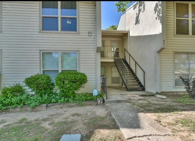 Building Photo - 807 Cardinal Creek Blvd