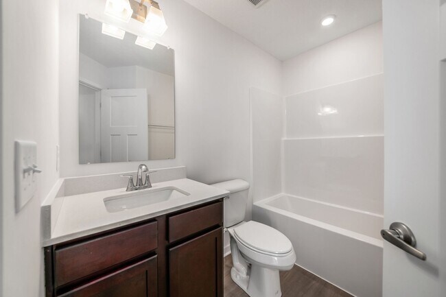 Building Photo - 122 Red Willow Dr