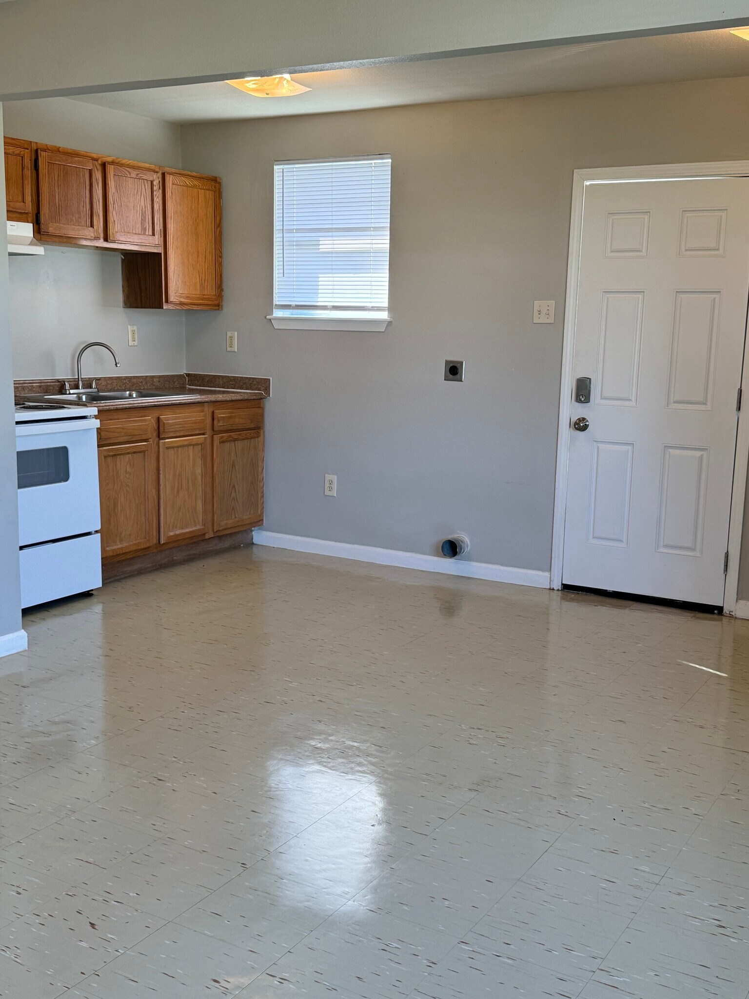 Building Photo - 2407 Rose Dr