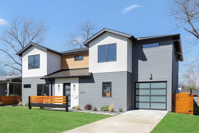 Building Photo - 2610 Nottingham Ln