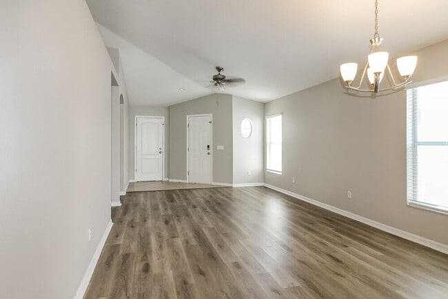 Building Photo - 18032 Birdwater Dr