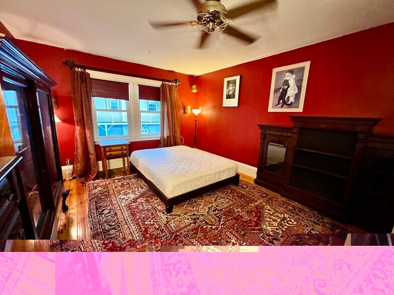 Building Photo - 736 Washington St