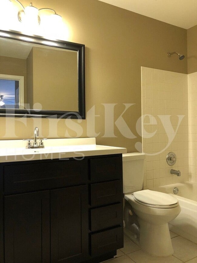 Building Photo - 16727 N Fork Ridge Dr