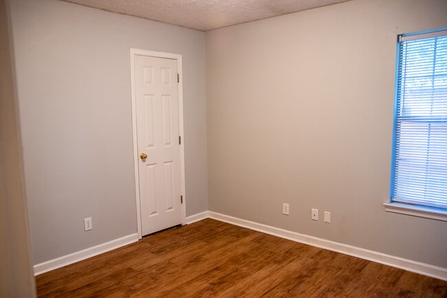 Building Photo - 3254 Browns Rd