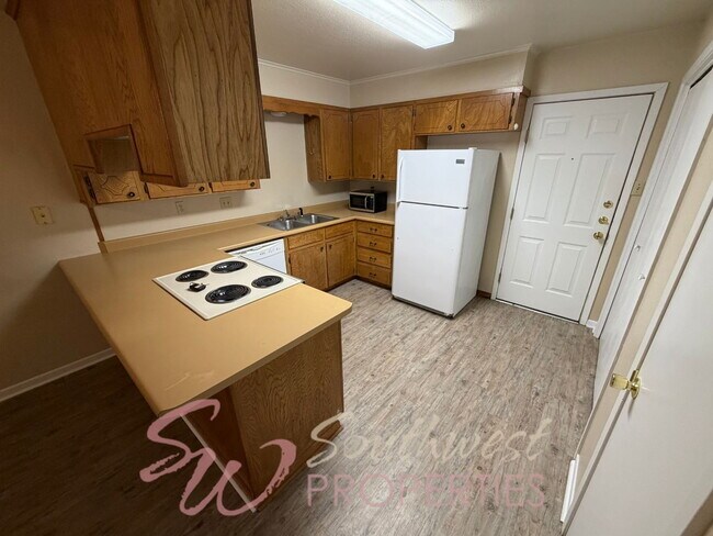 Building Photo - 3 bedroom 2 bath in an excellent neighborhood