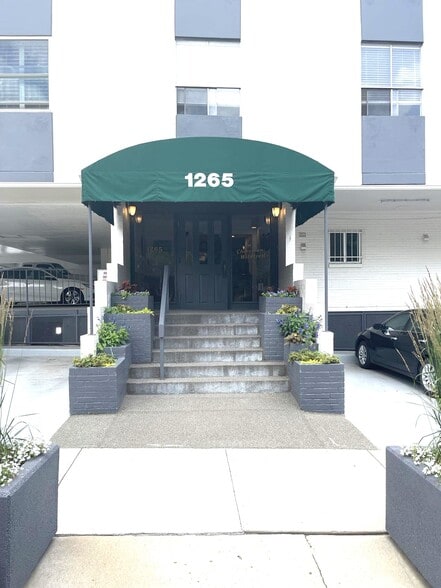 Building Photo - 1265 Race St