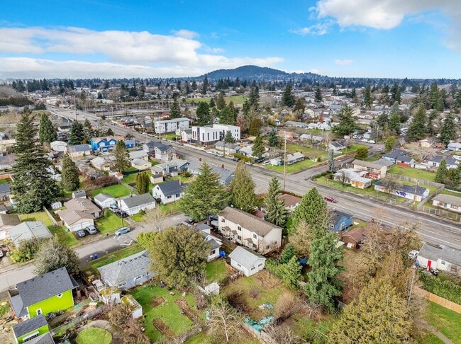 Building Photo - 99th Ave Tri-Plex-AT-4518