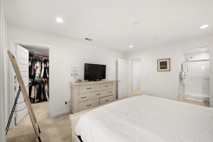 Building Photo - 2874 N Glassell St