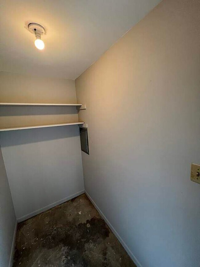 Building Photo - 1114 Willow Creek Dr
