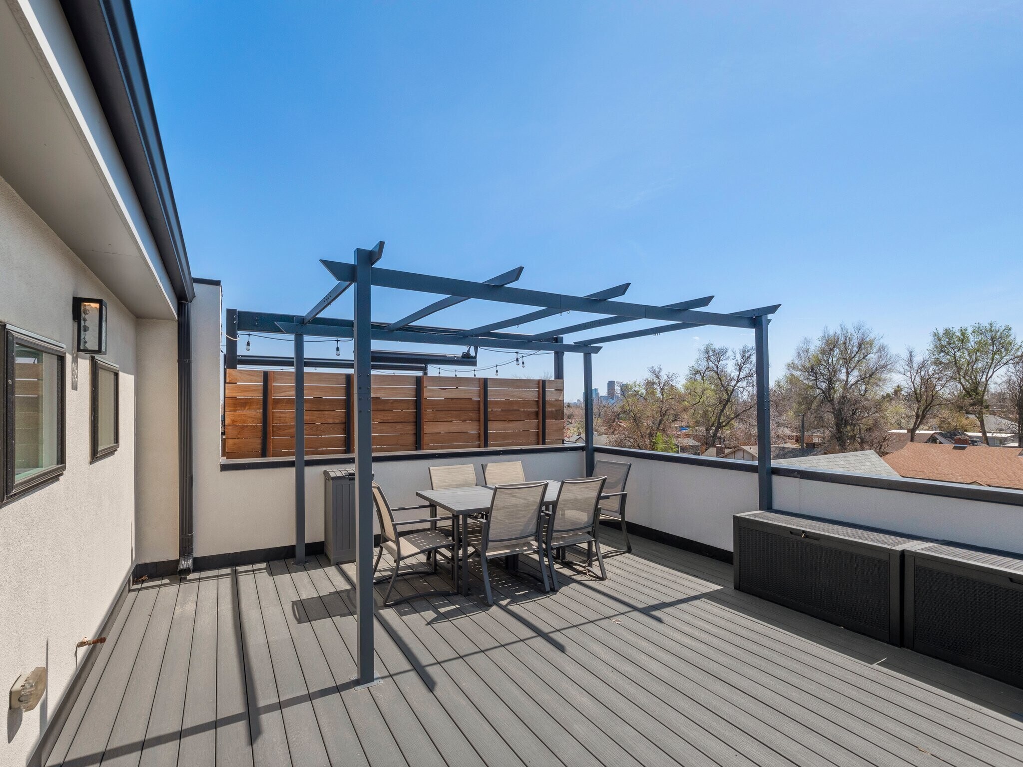 Rooftop patio - 3840 Eliot St