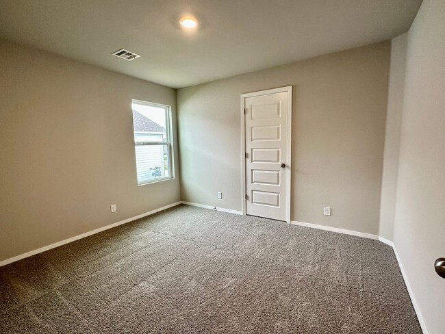 Building Photo - 4 Bedroom 2 Bath 2 Car Garage - Coweta Sch...