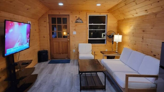 Building Photo - 140 Paquette Cir