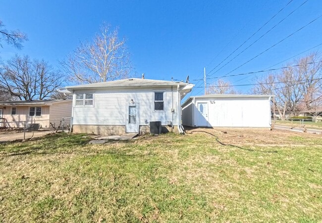Building Photo - Newly remodeled 2 Bedroom 1 Bath Home