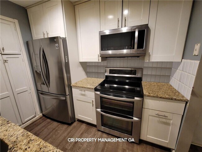 Building Photo - 24101 Plantation Dr NE