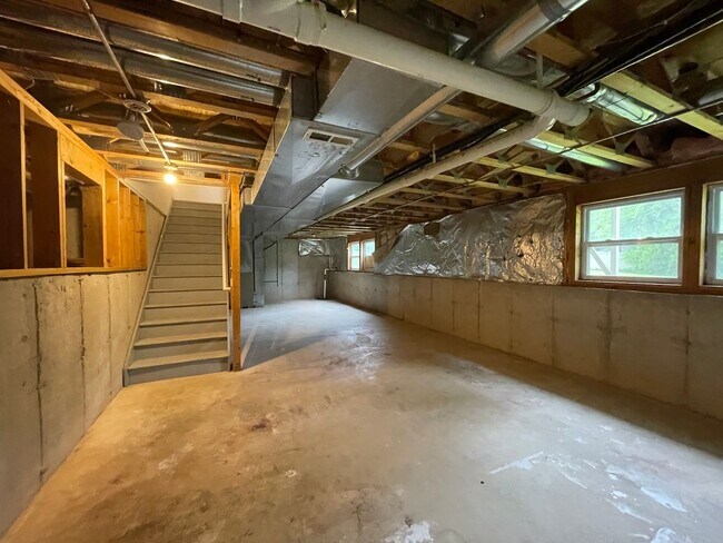 Building Photo - Single Family Home for Rent in Marengo! Available Mid August 2026!