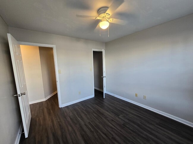 Building Photo - 267 Waterdown Dr
