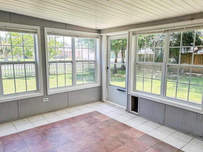 Building Photo - 1415 Tender Oaks Ln