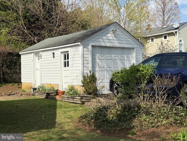 Building Photo - 2101 N Nottingham St