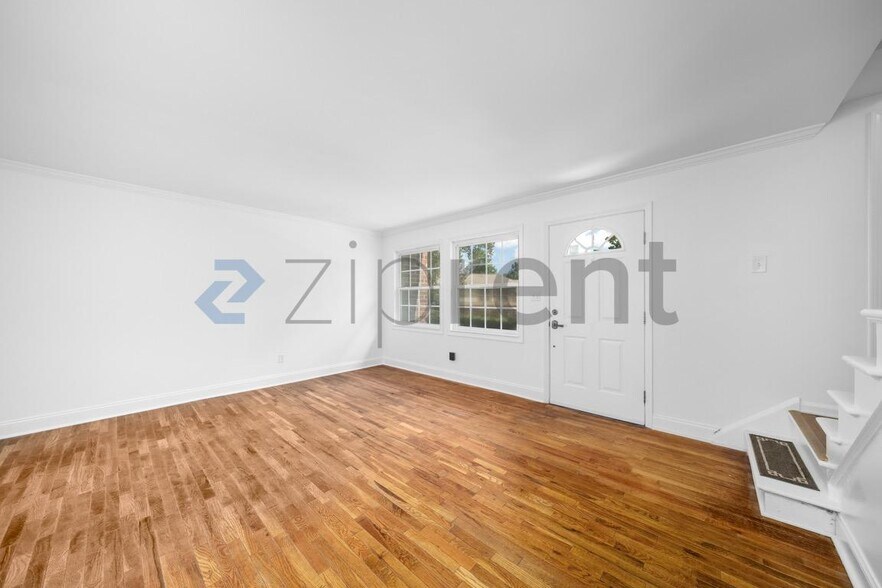 Building Photo - Unit N1