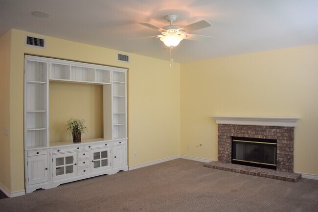 Building Photo - Beautiful 5 bedroom, 5 bath home in Desirable North Park Irvine