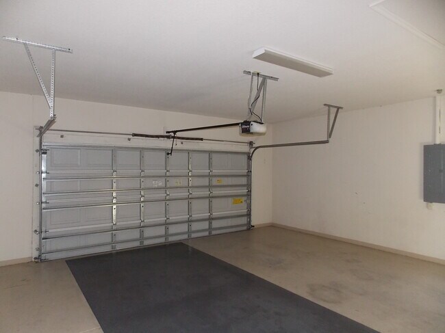 Building Photo - 881 W Silver Meadow Loop