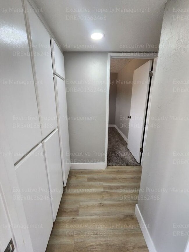 Building Photo - 4 bedroom 2 bath great location.