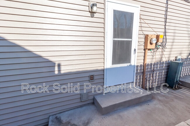 Building Photo - 1203 Crook Ave