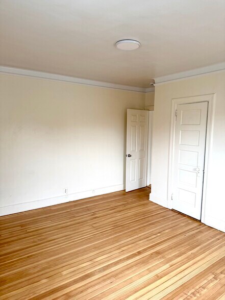 Building Photo - 45 Underhill St