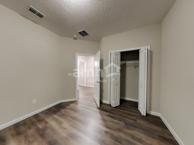 Building Photo - 120 Hemlock Point