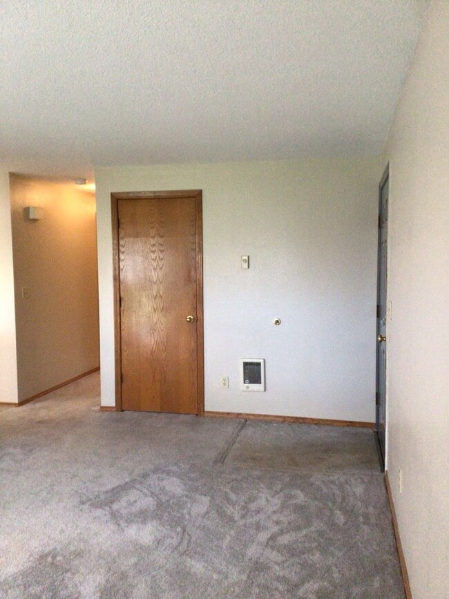 Building Photo - AVAILABLE NOW - Two Bedroom and Two Bath Duplex Unit in Bagley Downs Neighborhood