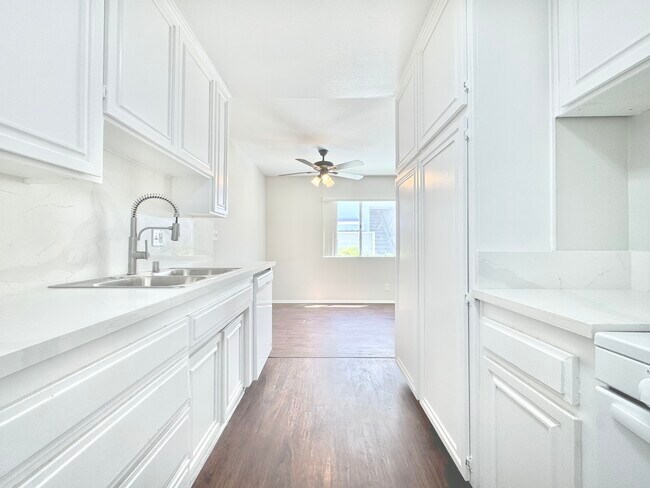 Primary Photo - 14455 Dickens St