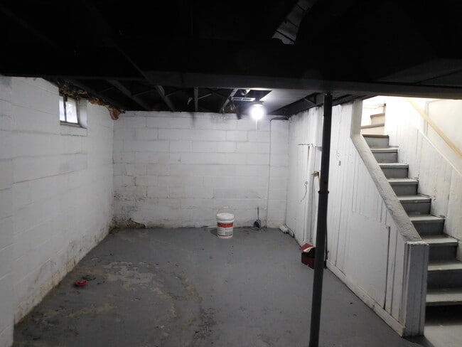 Building Photo - 6490 Stahelin Ave