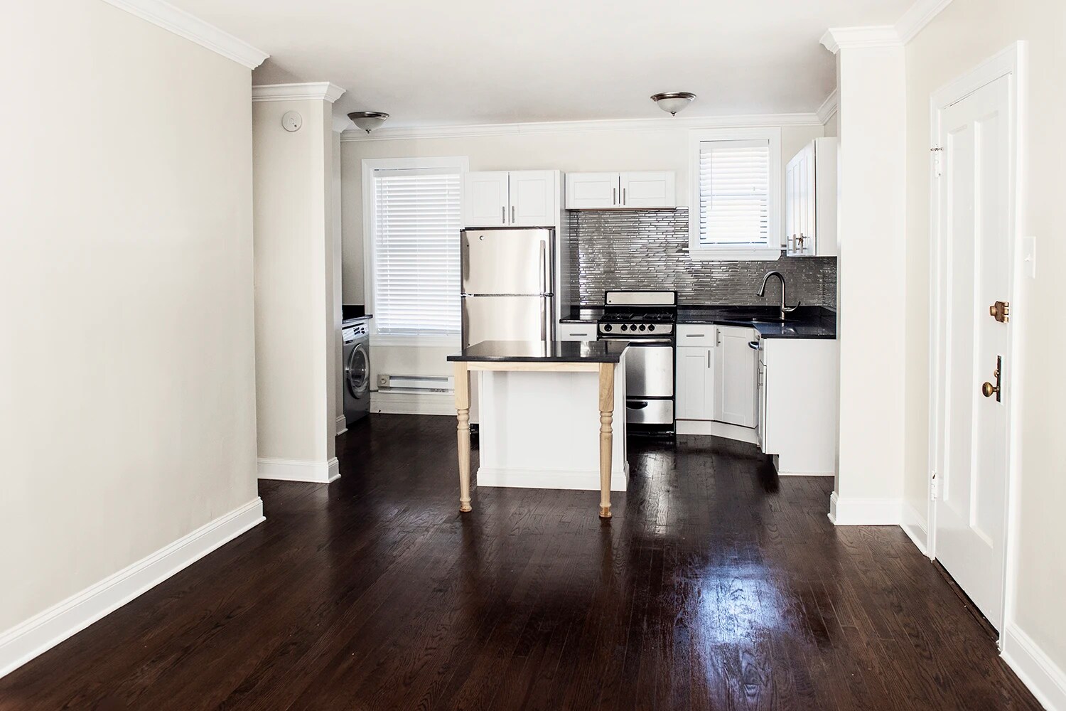 Building Photo - 3845 N Greenview Ave