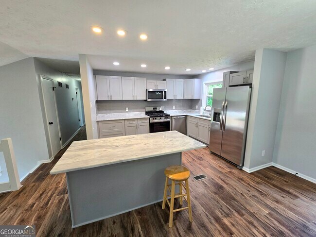Building Photo - 175 Beacon Dr