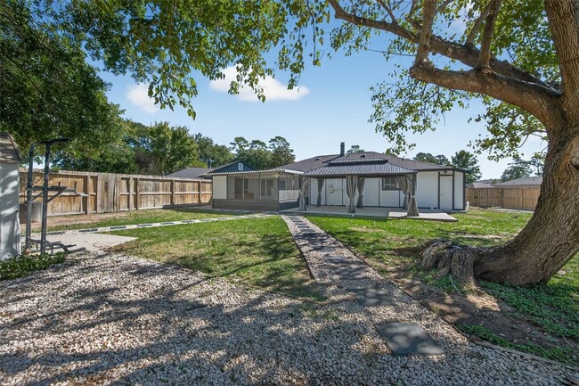 Building Photo - 8203 Huntermoor Cir