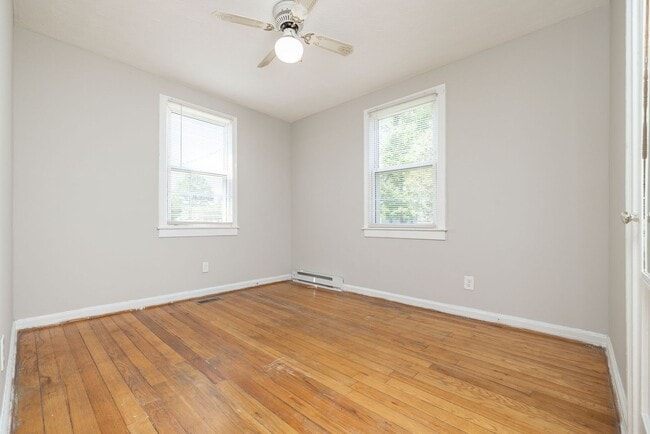 Building Photo - Freshly Renovated 2-Bedroom Home in Quiet ...