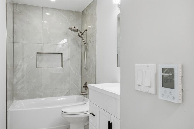 Building Photo - 1434 Santa Anita Dr