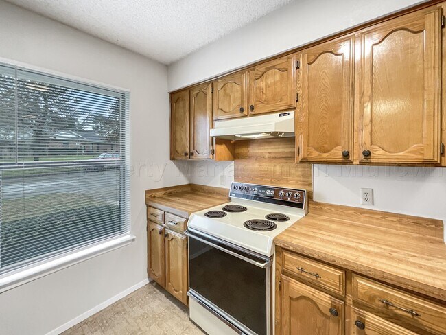 Building Photo - 841 S Atkerson Ln