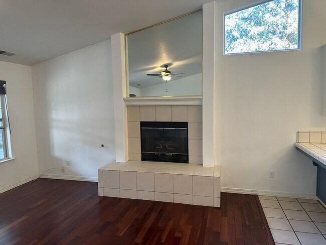 Building Photo - 2322 E Murray Ct