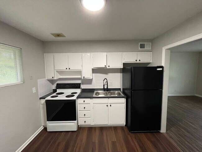 Primary Photo - 636 N 31st St