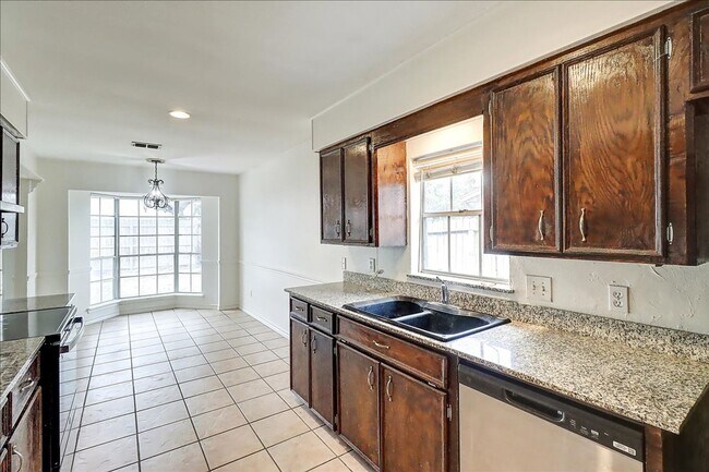 Building Photo - 6405 Clairfield St