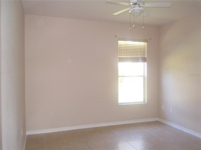 Building Photo - 2096 The Oaks Blvd