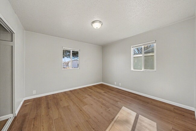 Building Photo - *2 Bedroom Detached Garage, Large Lot Updated and Clean**