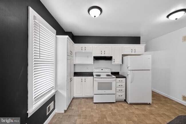 Building Photo - 365 N Prune St
