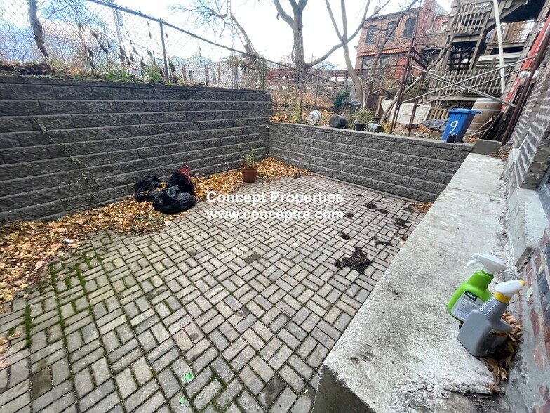 Building Photo - 11 Highland Park Ave