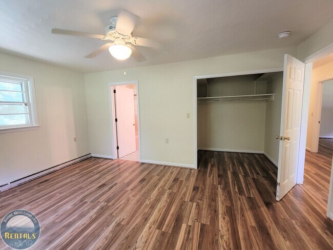 Building Photo - Spacious House Located off the 105 Bypass