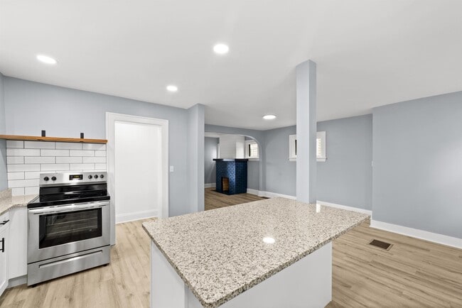 Building Photo - 11100 Thrush Ave