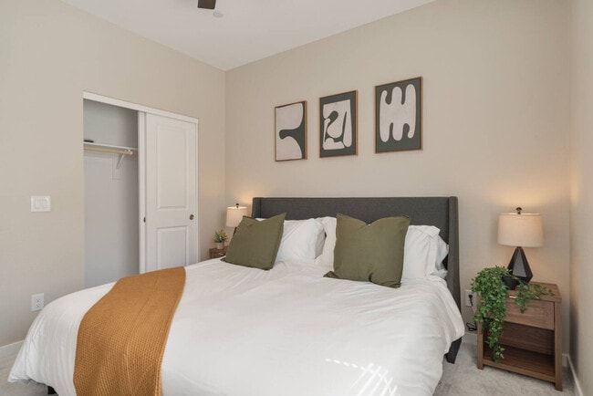 Building Photo - 16601 N Parkview Pl